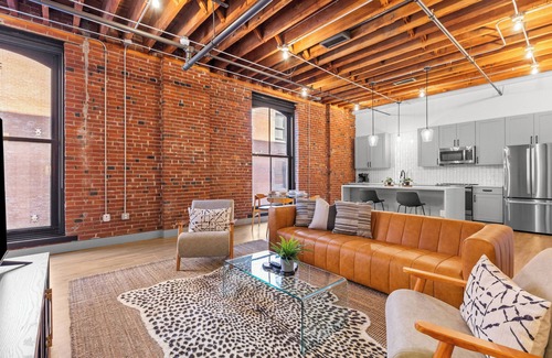 Downtown St. Louis Apartamento | 2BR 2BA Riverfront Loft W/D Gated Parking