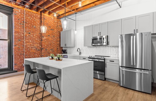 Downtown St. Louis Apartamento | 2BR 2BA Riverfront Loft W/D Gated Parking