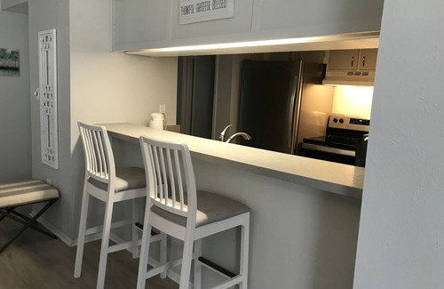 Bayview Condominio | 2 BR 2 BA unidad de arriba en la playa privada!
