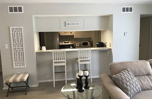 Bayview Condominio | 2 BR 2 BA unidad de arriba en la playa privada!