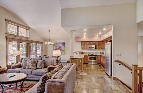 Breckenridge Condominio | 2br 2ba Winter Walk To Historic Downtown + Gondola 2 Bedroom Townhouse by RedAwning