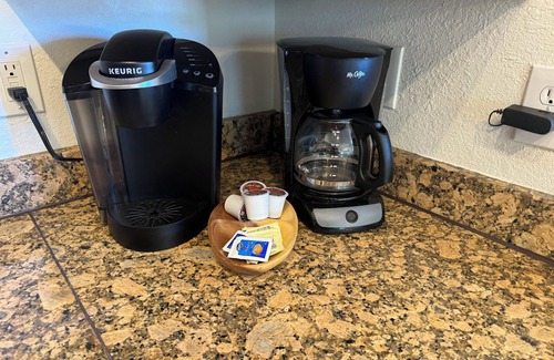 Mesquite Condominio | ¡NUEVO LISTADO! 2BR + 2 baños completos, unidad final, planta baja, vista espectacular!