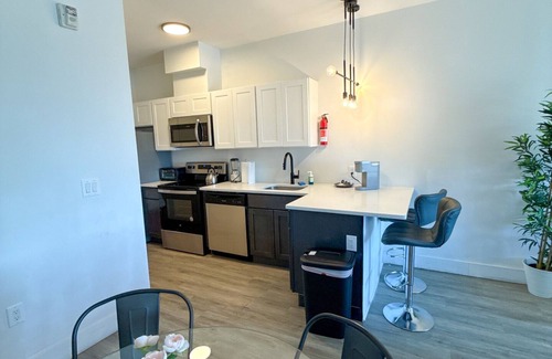 Elizabeth Apartamento | 2BR apt near EWR 7113