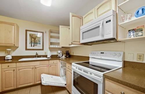 Kihei Condominio | 2BR Apt near Kam 1 Beach, Pool, Hot Tub, Gym