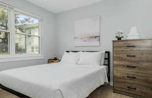 Cottage Line Apartamento | 2BR Coastal Retreat | Beach | Pool