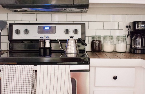 Mobile Apartamento | 2BR Cozy Getaway Near MOB