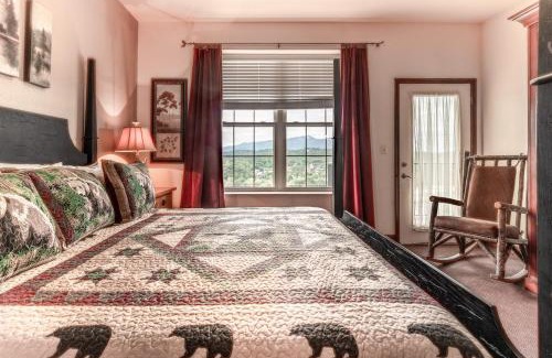 Pigeon Forge Casa | 2BR Cozy Suite W View Jacuzzi & Resort Pool