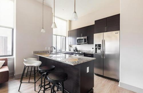 Downtown Baltimore Apartamento | 2BR Distinguished Apartment Rooftop Deck & Gym