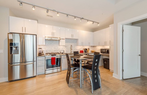 Second Ward Apartamento | 2BR Furnished Apartment near Convention Center by RedAwning