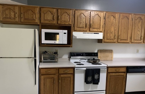 Murphysboro Apartamento | 2br Guest Suite In Town on 4 Acre Private Estate