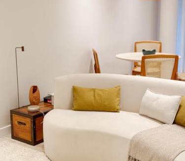 Leblon Apartamento | 2BR Heart of Leblon with Balcony, Renovated Gem