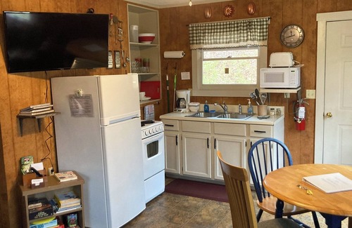 Brevard Cabina | 2BR Hickory Hideaway