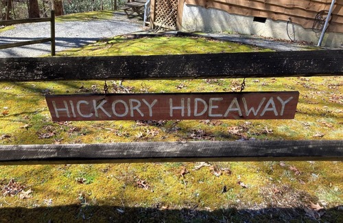 Brevard Cabina | 2BR Hickory Hideaway