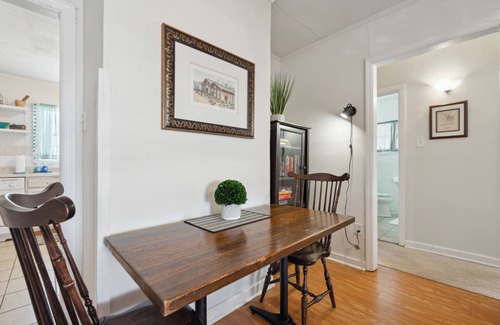 Historic Downtown Savannah Casa | 2BR Historic & Walkable Duplex near Forsyth Park