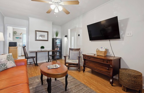 Historic Downtown Savannah Casa | 2BR Historic & Walkable Duplex near Forsyth Park