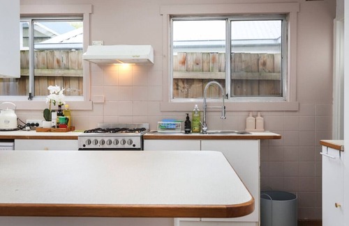 Yarraville Casa | 2BR Home with Private Backyard, Free Parking, Fast Wi-Fi - 3-Min Walk to Yarraville Village