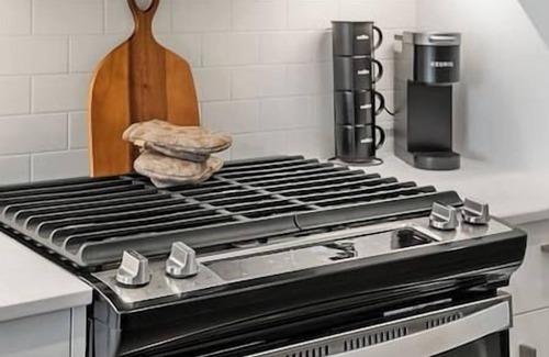 Kensington Apartamento | 2BR in Kensington w/King Bed, Parking + AC