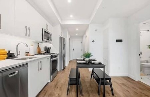 Kensington Apartamento | 2BR in Kensington w/King Bed, Parking + AC