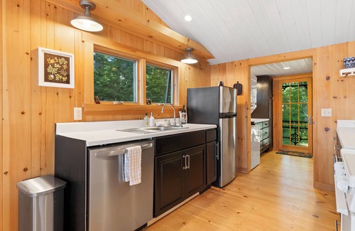 Nobleboro Cabina | 2BR Maine Camp with Dock, Lake Access & Air Conditioning