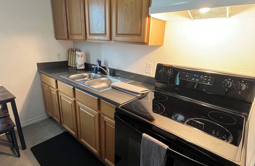 Southside Apartamento | 2BR Near Airport & Downtown Near Attractions.