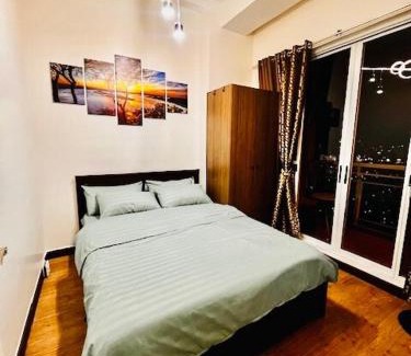 Pasig Apartamento | 2BR Penthouse with BGC view, boardgames, videoke