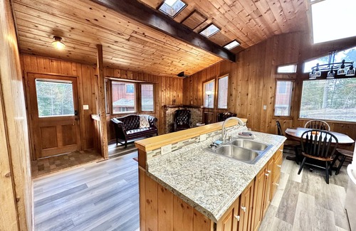 Campobello Cabina | 2br Queen Eagles Cabin in Campobello SC near upcoming Saluda Trail