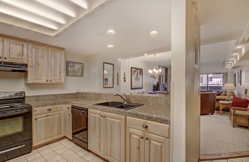 Peak 9 Condominio | 2br Sleeps 5 - Perfect For Families, At Base Of Peak 5 2 Bedroom Condo by RedAwning