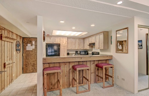 Peak 9 Condominio | 2br Sleeps 5 - Perfect For Families, At Base Of Peak 5 2 Bedroom Condo by RedAwning