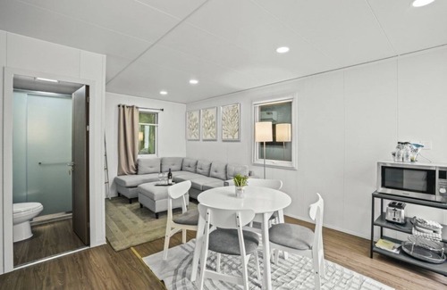 Hollywood Casa | 2br Tiny Farm Home Near Seminole Hard Rock Casino! 2 Bedroom Farmhouse