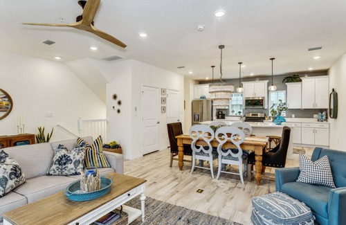 Ono Island Casa | 2BR Townhome | 6 Bikes Included | Private Beach Club w/Tiki Bar |Pools |Hot Tub |Golf | Dogs OK