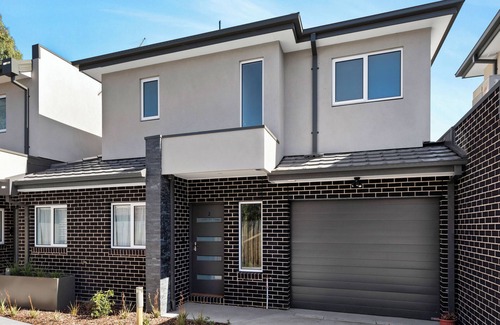 Bellfield Casa | 2BR townhouse by North land shopping centre Melbourne