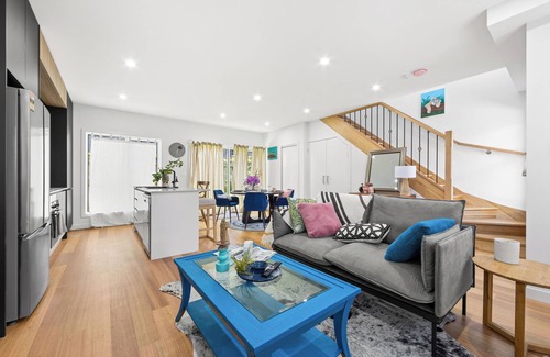 Bellfield Casa | 2BR townhouse by North land shopping centre Melbourne