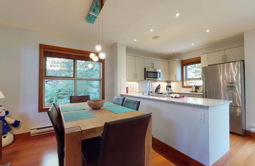 Blackcomb Casa | 2BR | Treeline - Benchlands | Dog Friendly | Ski-in Access | Free Parking