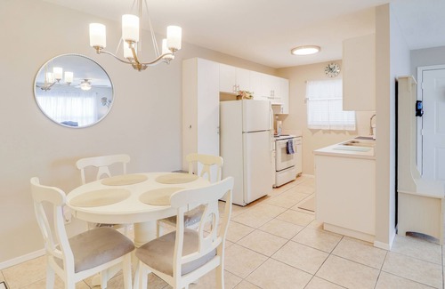 New Smyrna Beach Condominio | 2BR w/ Heated Pool, Kayaks & Beach Access