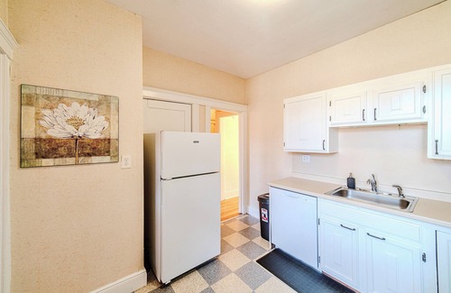 Coolidge Corner South Side Apartamento | 2min->Coolidge&GreenT/King Bed/Full Kitchen/Arcade