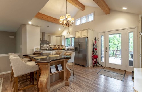 Roseland Casa | 2min to Ski Hot Tub EV Charger Mountain View DogOK