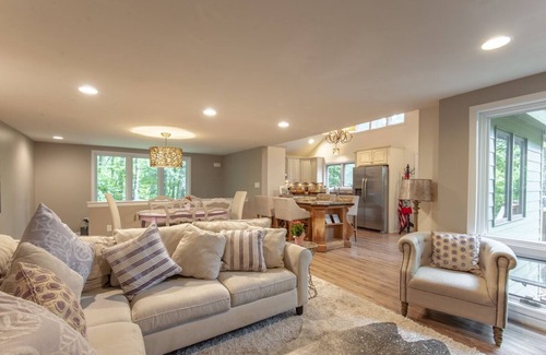 Roseland Casa | 2min to Ski Hot Tub EV Charger Mountain View DogOK