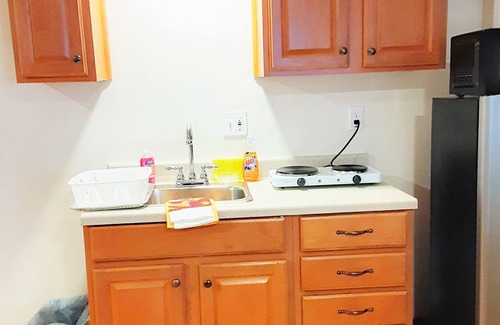 Progress Casa | 2nd fl Elegant Studio with kitchenette: Cozy, Sparkling, Comfy, Private parking.