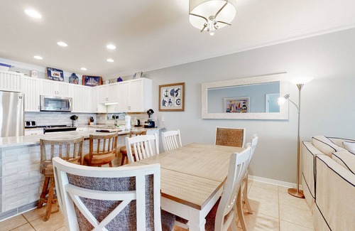 Orange Beach East Condominio | 2nd-floor Gulf front condo w/private balcony, views, on-site outdoor pool, grill