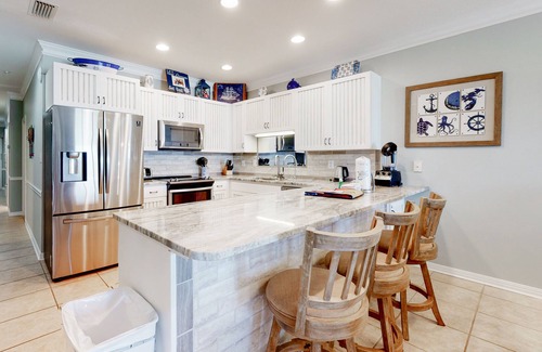 Orange Beach East Condominio | 2nd-floor Gulf front condo w/private balcony, views, on-site outdoor pool, grill