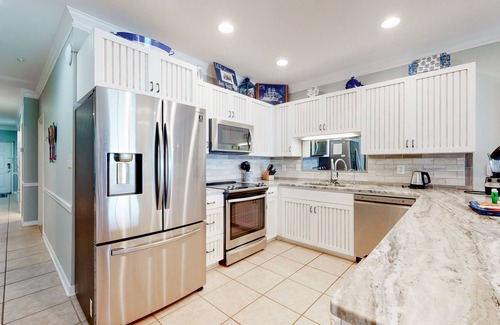 Orange Beach East Condominio | 2nd-floor Gulf front condo w/private balcony, views, on-site outdoor pool, grill