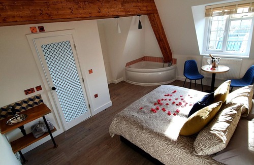 Islington Hotel | Premium-Suite-Bañera de hidromasaje-Vista a la Ciudad-2nd Floor