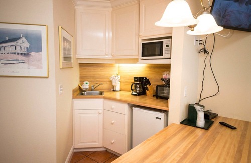 Bradenton Beach Hotel | 2nd Floor studio. Stairs only. Pet Friendly