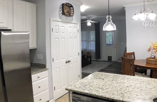 Moncks Corner Condominio | 2nd Floor Walk-up. Close to wedding venues, restaurants and more!