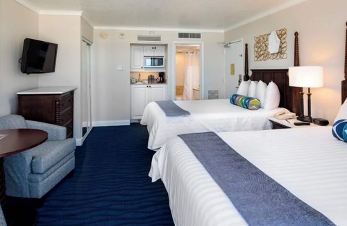 St. Pete Beach Hotel | 2x Gulf Front View With Balcony 2 Queen Beds at Island Grand at TradeWinds