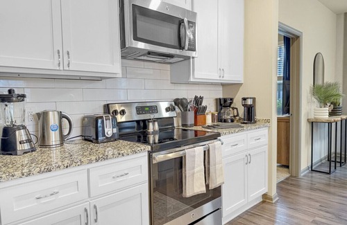 Cornelius Apartamento | 2xKing Beds, Pool, Gym, No-Stairs