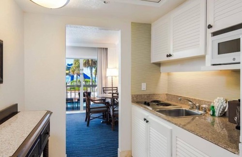 Brightwater Hotel | 2xTropical View Villa w/ Balcony 2 Queen Beds Room at Island Grand at TradeWinds