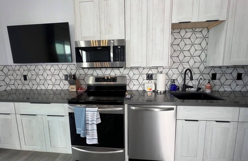 Lake Havasu City Casa | 2years new modern bungalow Lake and pool views in Lake Havasu City pet friendly