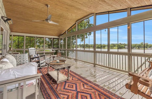 Lyman Cabina | 3/2 Lake Front - Hot Tub - 2 King Beds - Sleeps 8