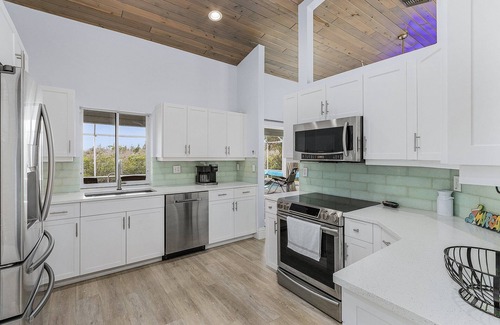 Pine Island Center Casa | 3/2 Pool Home on the Water in Bokeelia!